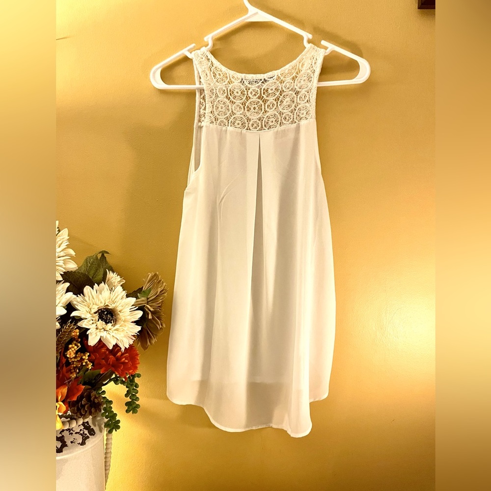 White sleeveless sheer/cotton/lace tank top